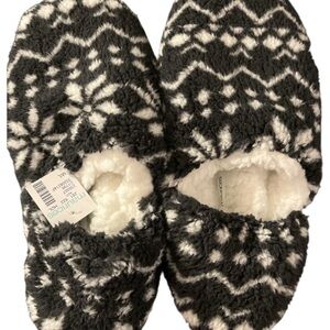 Maurices Black and White Patterned Fleece Slippers